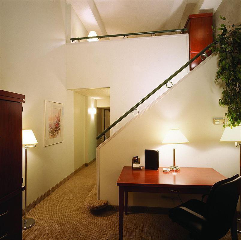 Holiday Inn Hotel & Suites London By Ihg Екстер'єр фото