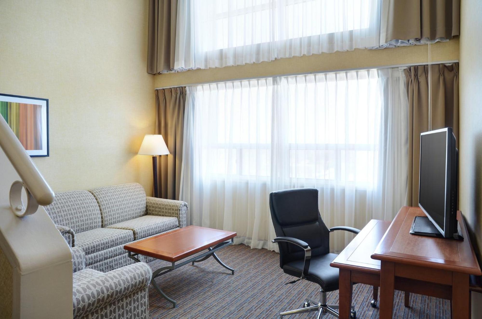 Holiday Inn Hotel & Suites London By Ihg Екстер'єр фото