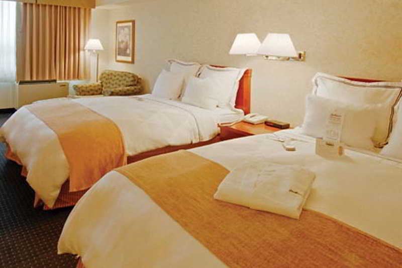 Holiday Inn Hotel & Suites London By Ihg Екстер'єр фото