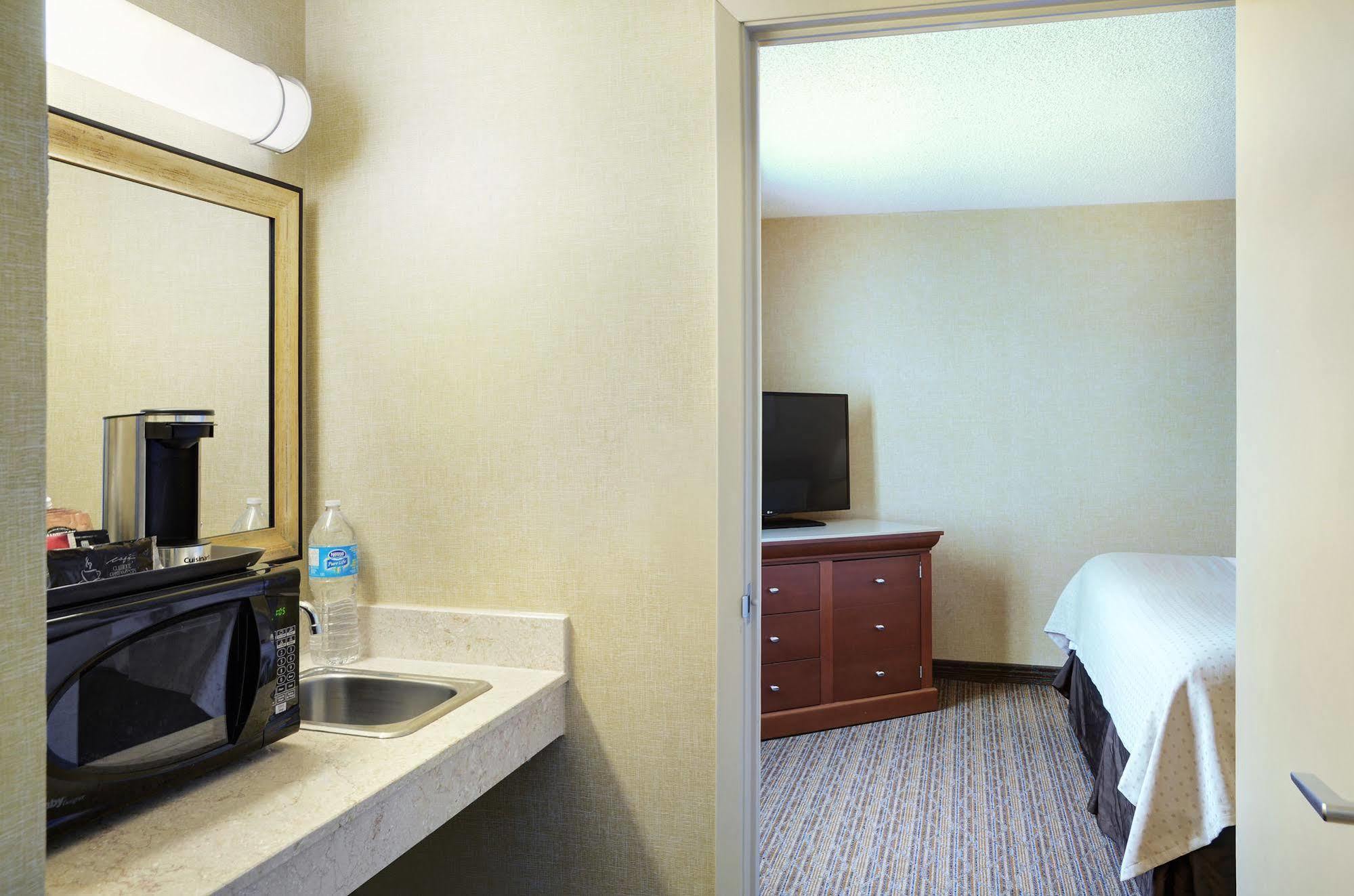 Holiday Inn Hotel & Suites London By Ihg Екстер'єр фото