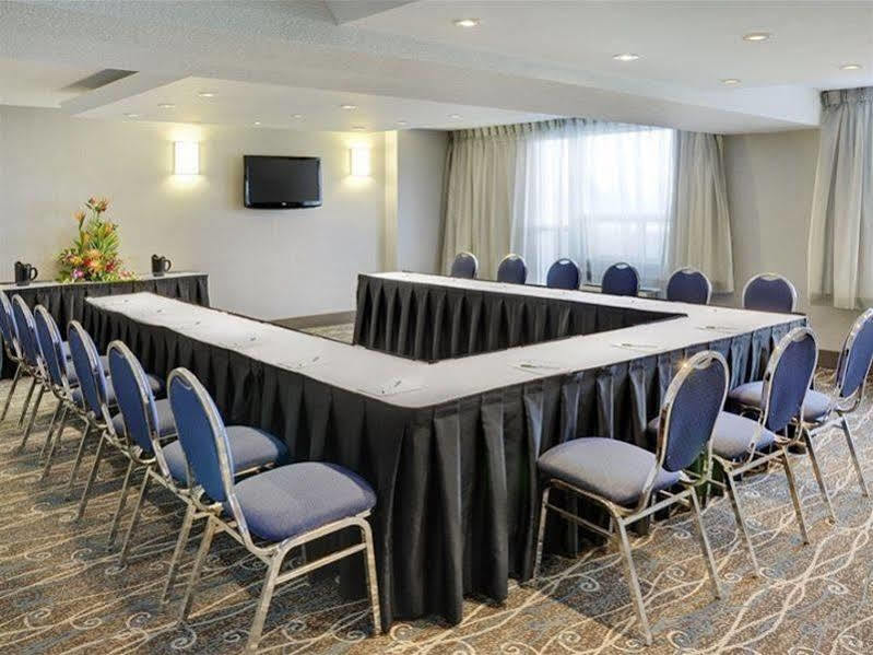 Holiday Inn Hotel & Suites London By Ihg Екстер'єр фото